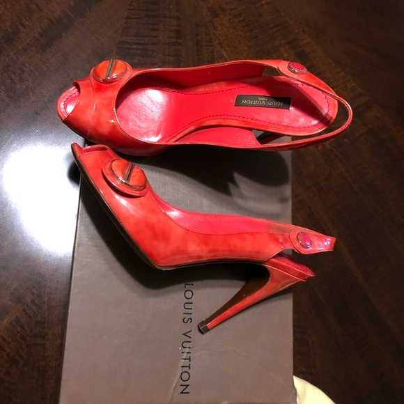 Louis Vuitton Red Patent leather shoes - Picture 2 of 2